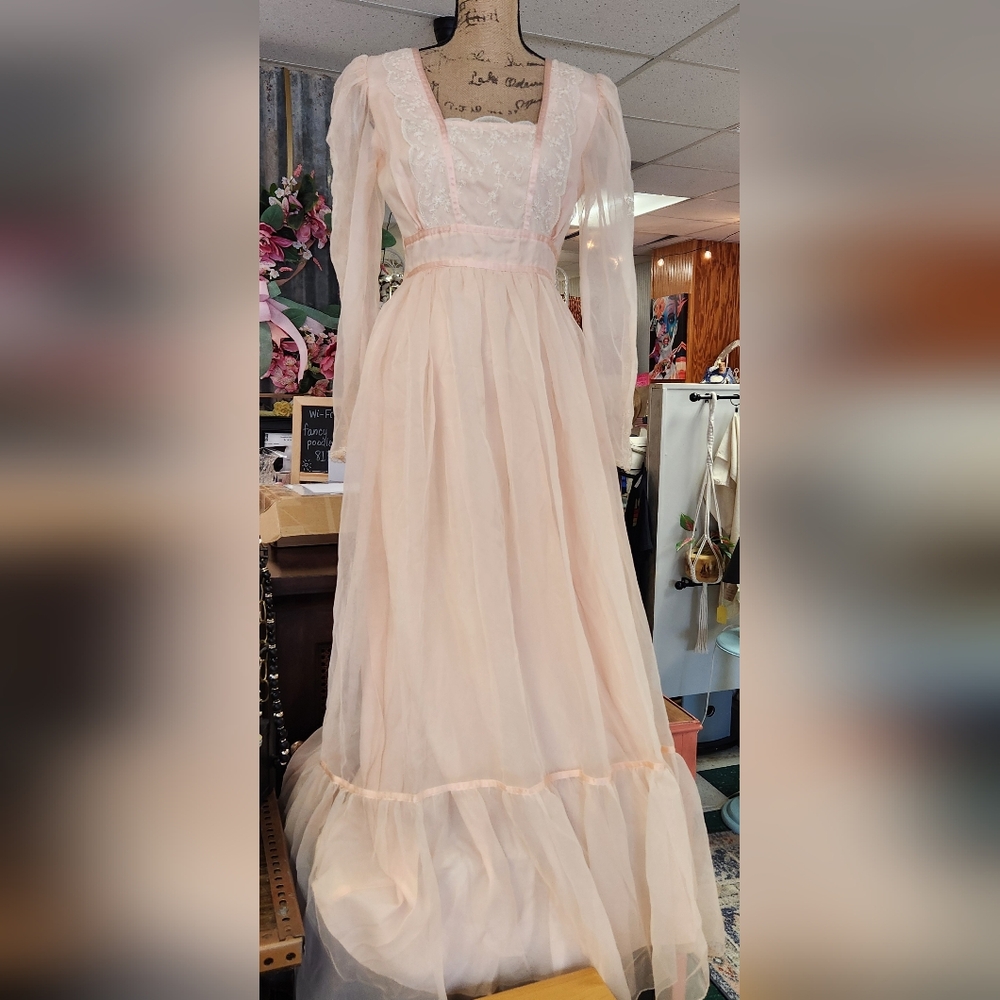 Chic Cream Maxi Dress with Lace Details